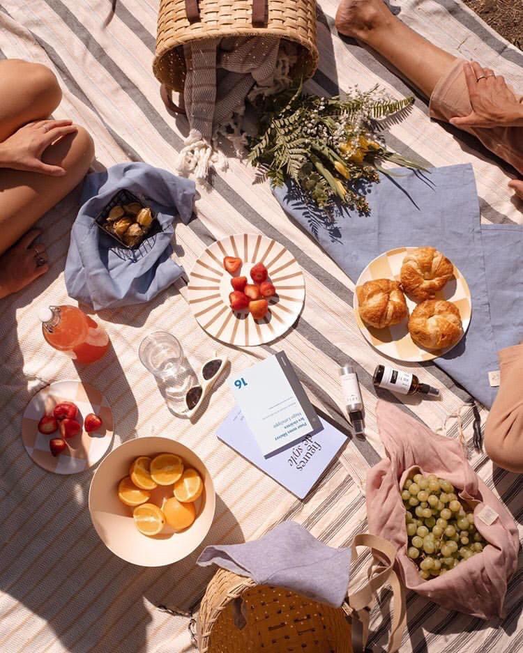 Peshtemal as a picnic blanket. photo by Camarademtl