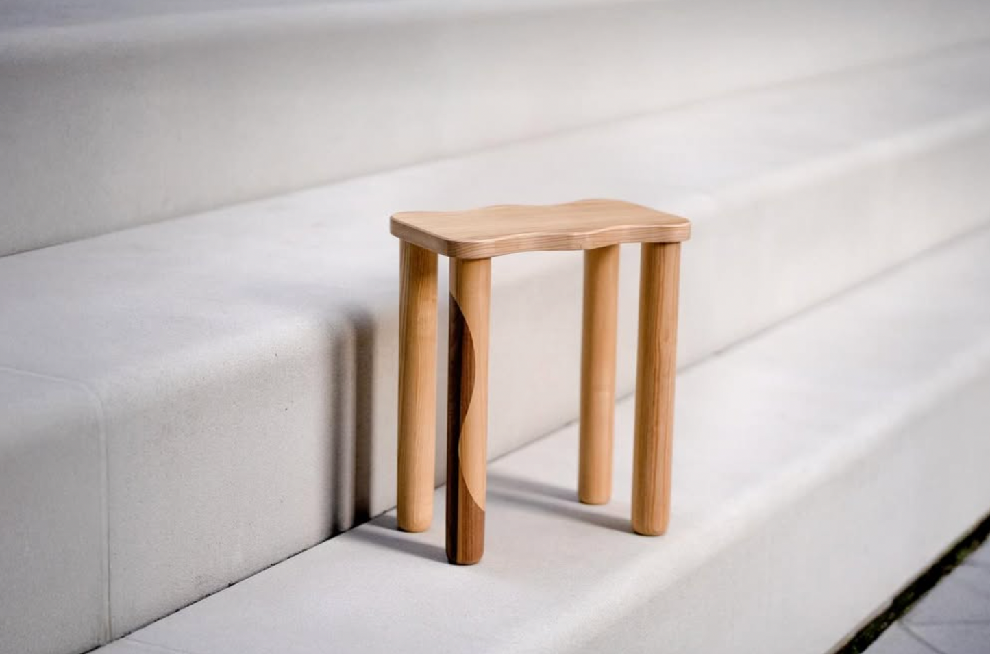 MÕA Sculptural Wood Stool - Ash wood