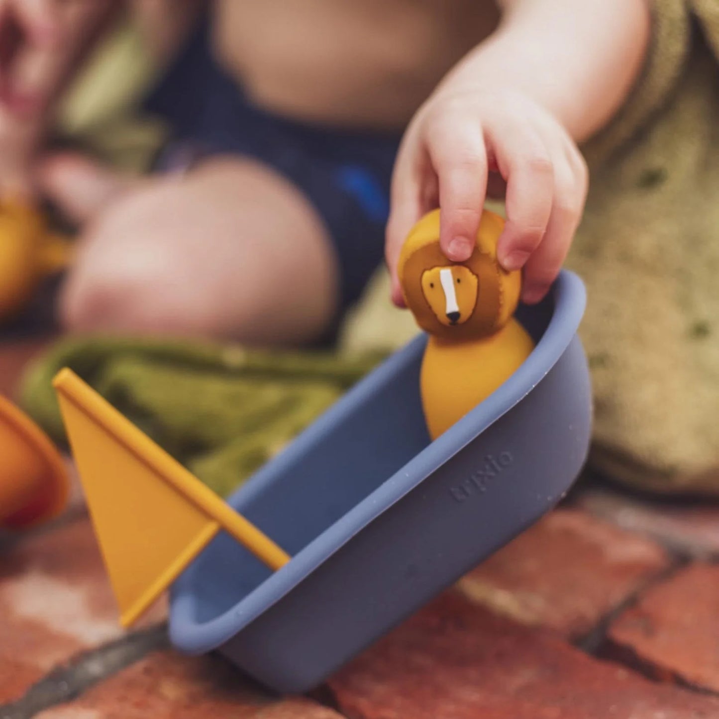 Trixie Bath toy sailboat - Mr. Lion