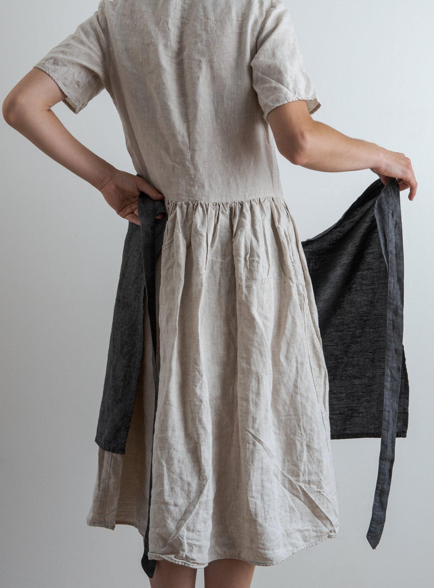 Half Linen Apron - Anthracite - Confetti Mill