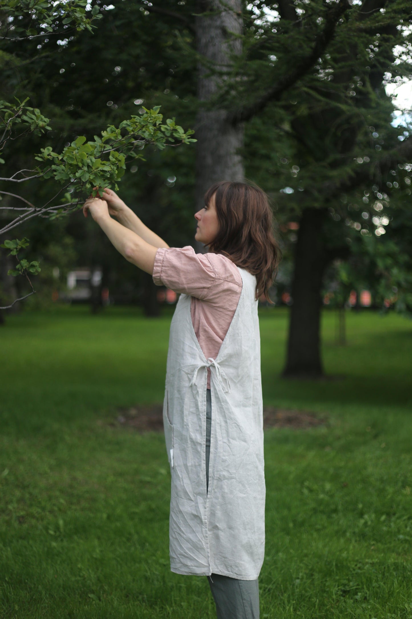 Linen Gardener Apron - Dark Grey - Confetti Mill